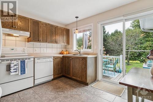 1012 Teena Colleen, Ottawa, ON - Indoor Photo Showing Kitchen