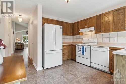 1012 Teena Colleen, Ottawa, ON - Indoor Photo Showing Kitchen