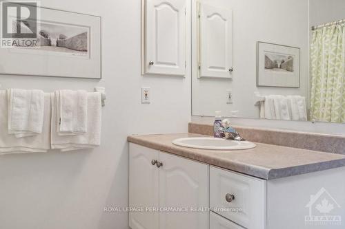 1012 Teena Colleen, Ottawa, ON - Indoor Photo Showing Bathroom