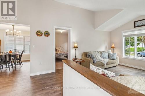 1012 Teena Colleen, Ottawa, ON - Indoor Photo Showing Living Room