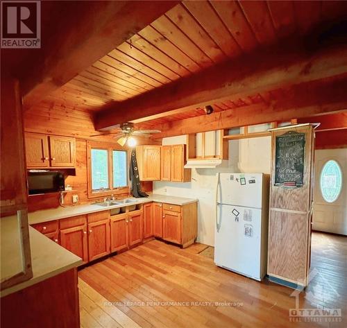 685 Bayview Drive, Ottawa, ON - Indoor Photo Showing Kitchen With Double Sink