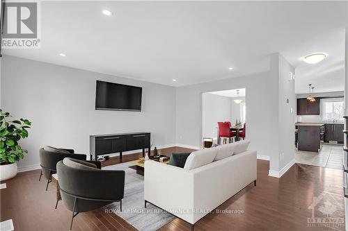 28 Brisson Street, North Stormont, ON - Indoor Photo Showing Living Room