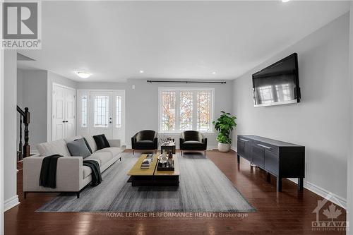 28 Brisson Street, North Stormont, ON - Indoor Photo Showing Living Room