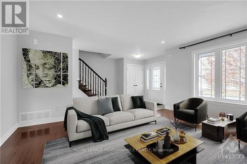 28 Brisson Street, North Stormont, ON - Indoor Photo Showing Living Room