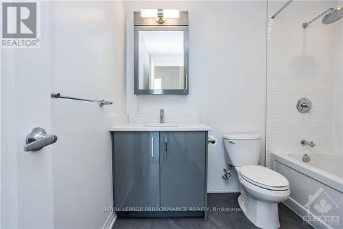 4007 - 805 Carling Avenue, Ottawa, ON - Indoor Photo Showing Bathroom