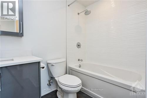 4007 - 805 Carling Avenue, Ottawa, ON - Indoor Photo Showing Bathroom