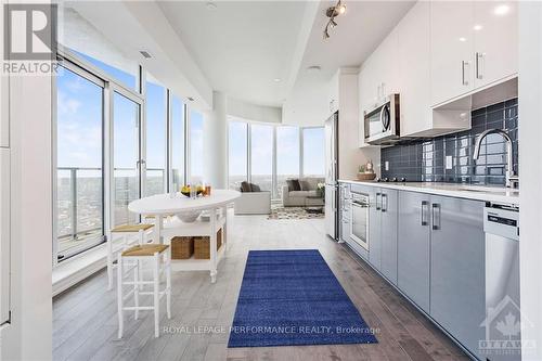 4007 - 805 Carling Avenue, Ottawa, ON - Indoor Photo Showing Kitchen With Upgraded Kitchen