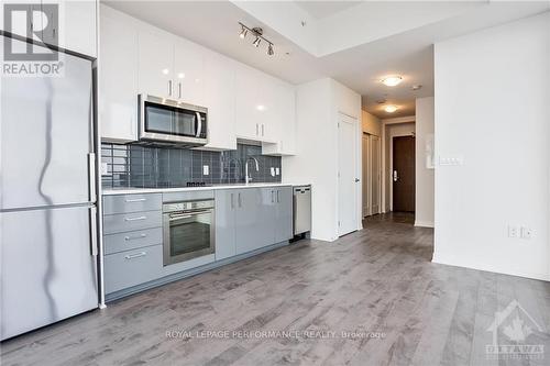 4007 - 805 Carling Avenue, Ottawa, ON - Indoor Photo Showing Kitchen