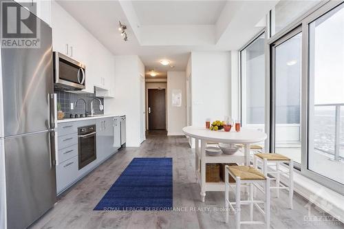 4007 - 805 Carling Avenue, Ottawa, ON - Indoor Photo Showing Kitchen