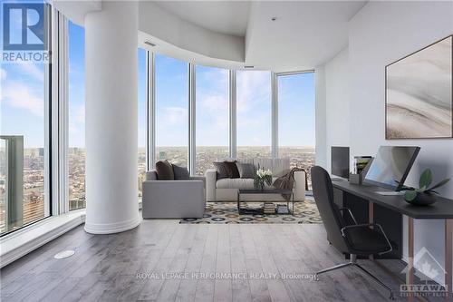 4007 - 805 Carling Avenue, Ottawa, ON - Indoor Photo Showing Living Room