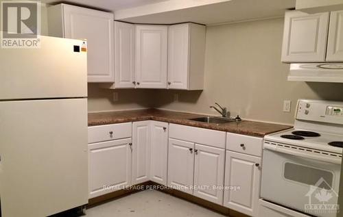 28 Sweetland Avenue, Ottawa, ON - Indoor Photo Showing Kitchen