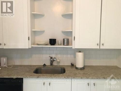 28 Sweetland Avenue, Ottawa, ON - Indoor Photo Showing Kitchen