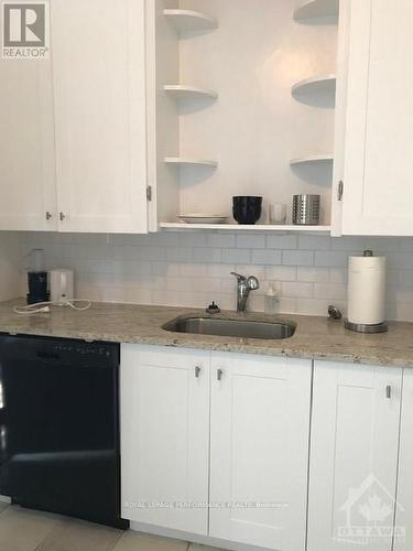 28 Sweetland Avenue, Ottawa, ON - Indoor Photo Showing Kitchen