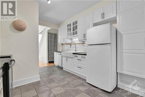 372 Mackay Street, Ottawa, ON - Indoor Photo Showing Kitchen