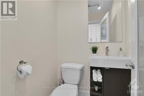 372 Mackay Street, Ottawa, ON - Indoor Photo Showing Bathroom