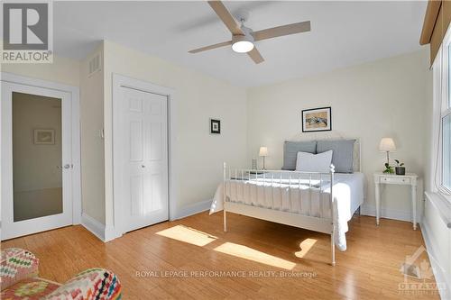 372 Mackay Street, Ottawa, ON - Indoor Photo Showing Bedroom