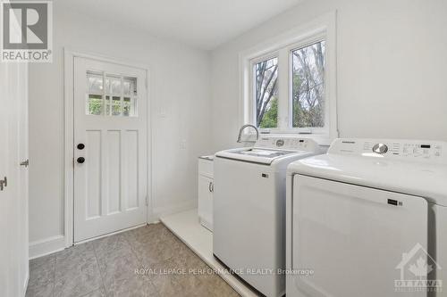 124 Blackburn Avenue, Ottawa, ON - Indoor Photo Showing Laundry Room