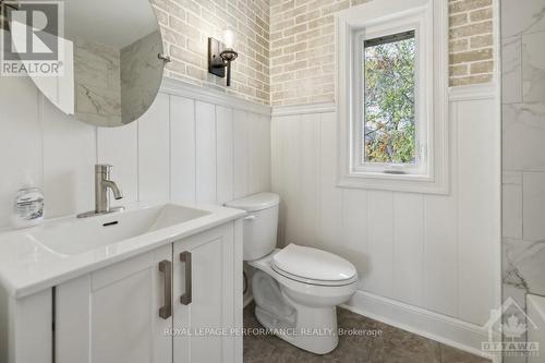 124 Blackburn Avenue, Ottawa, ON - Indoor Photo Showing Bathroom