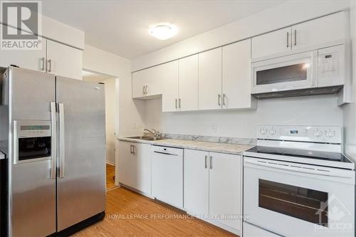 44 - 44 Compata Way, Ottawa, ON - Indoor Photo Showing Kitchen