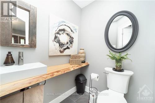 441 Hartleigh Avenue, Ottawa, ON - Indoor Photo Showing Bathroom