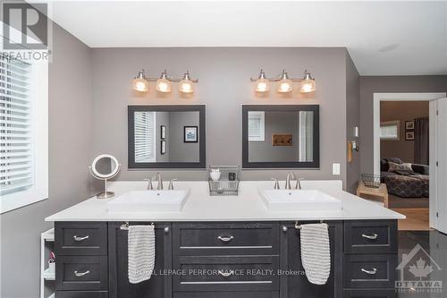 441 Hartleigh Avenue, Ottawa, ON - Indoor Photo Showing Bathroom