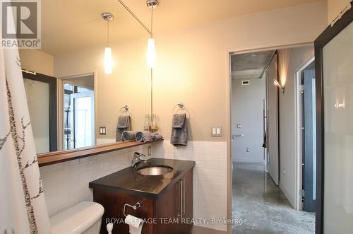 907 - 383 Cumberland Street, Ottawa, ON - Indoor Photo Showing Bathroom