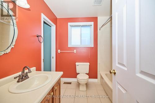 7304 Lakewood Crescent, Niagara Falls (220 - Oldfield), ON - Indoor Photo Showing Bathroom