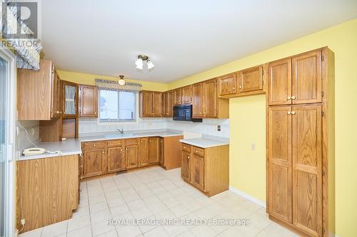 7304 Lakewood Crescent, Niagara Falls (220 - Oldfield), ON - Indoor Photo Showing Kitchen