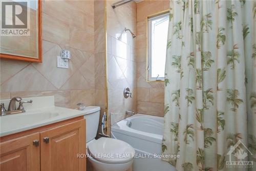 13 & 11 Nelson Street, Ottawa, ON - Indoor Photo Showing Bathroom