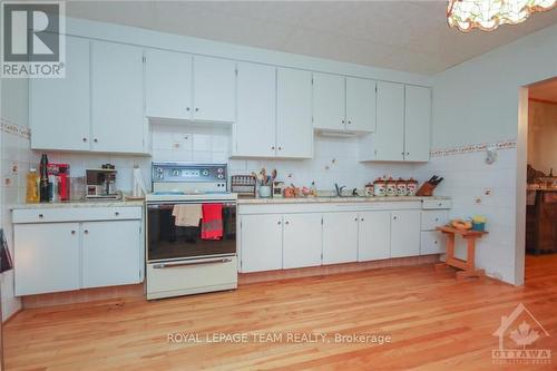 13 & 11 Nelson Street, Ottawa, ON - Indoor Photo Showing Kitchen