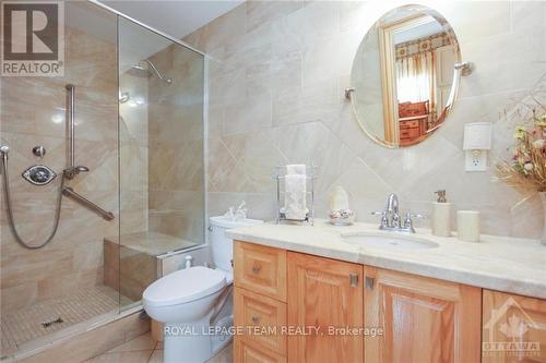 13 & 11 Nelson Street, Ottawa, ON - Indoor Photo Showing Bathroom