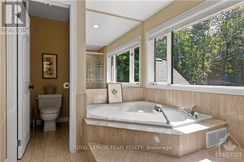 136 Kerscott Heights Way, Ottawa, ON - Indoor Photo Showing Bathroom