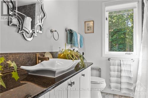 136 Kerscott Heights Way, Ottawa, ON - Indoor Photo Showing Bathroom