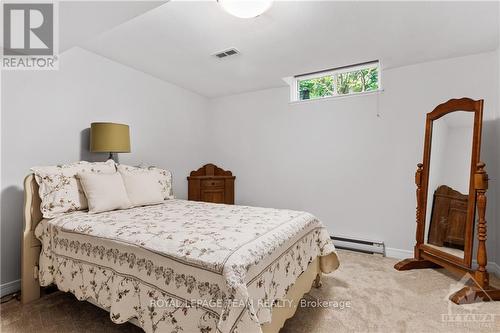 136 Kerscott Heights Way, Ottawa, ON - Indoor Photo Showing Bedroom