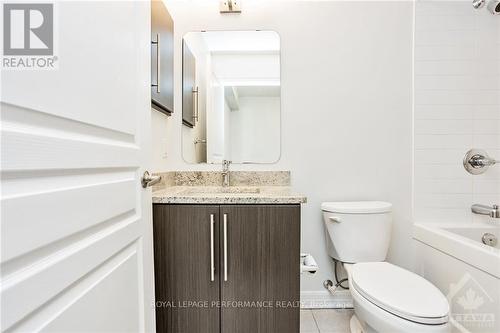 1011 - 238 Besserer Street, Ottawa, ON - Indoor Photo Showing Bathroom