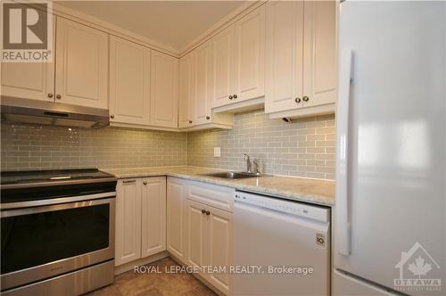 1012 - 1171 Ambleside Drive, Ottawa, ON - Indoor Photo Showing Kitchen