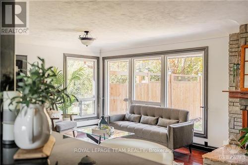 5478 Mitch Owens Road, Ottawa, ON - Indoor Photo Showing Living Room