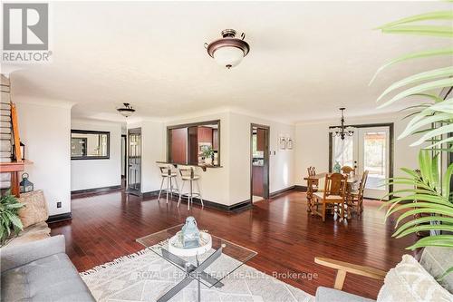 5478 Mitch Owens Road, Ottawa, ON - Indoor Photo Showing Living Room