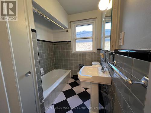 Upper - 51 Fairlin Drive, Toronto, ON - Indoor Photo Showing Bathroom