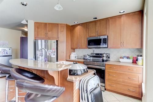 805-1947 Underhill Street, Kelowna, BC - Indoor Photo Showing Kitchen