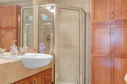 805-1947 Underhill Street, Kelowna, BC - Indoor Photo Showing Bathroom