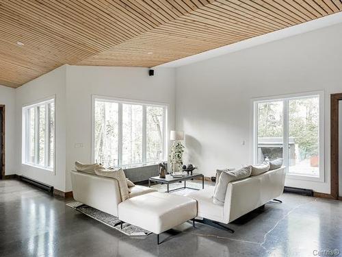 Living room - 80 Rue Roussin, Montréal (L'Île-Bizard/Sainte-Geneviève), QC - Indoor Photo Showing Living Room