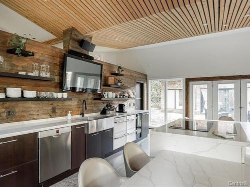 Kitchen - 80 Rue Roussin, Montréal (L'Île-Bizard/Sainte-Geneviève), QC - Indoor Photo Showing Kitchen With Upgraded Kitchen