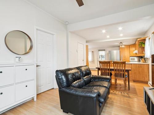 Living room - 2355 35E Avenue, Laval (Laval-Ouest), QC - Indoor Photo Showing Living Room