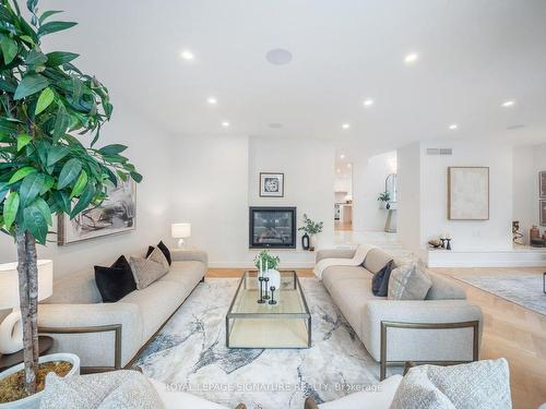 61 Bennington Heights Dr, Toronto, ON - Indoor Photo Showing Living Room