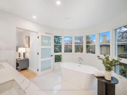 61 Bennington Heights Dr, Toronto, ON - Indoor Photo Showing Bathroom