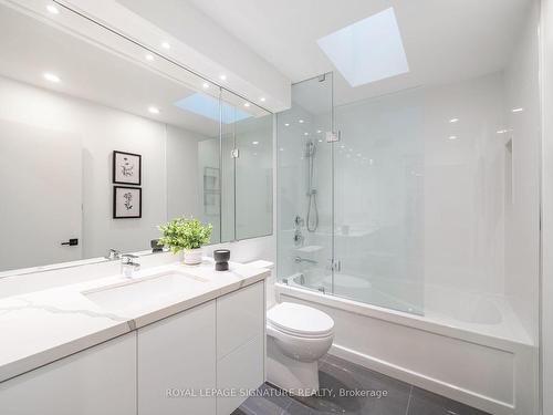 61 Bennington Heights Dr, Toronto, ON - Indoor Photo Showing Bathroom