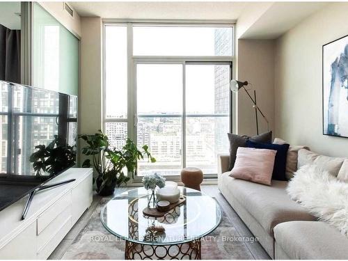 2610-85 Queens Wharf Rd, Toronto, ON - Indoor Photo Showing Living Room