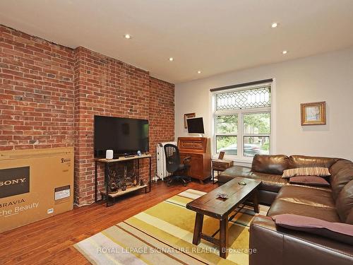 Main-308 St George St, Toronto, ON - Indoor Photo Showing Living Room