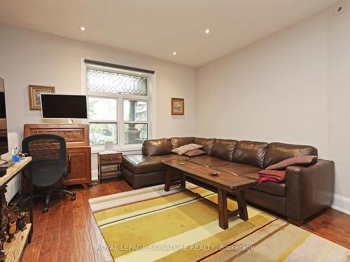 Main-308 St George St, Toronto, ON - Indoor Photo Showing Living Room